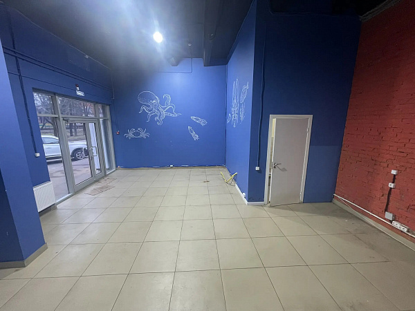 <p>Предлагается в аренду помещение свободного назначения, расположенное в жилом районе города Пушкино. </p><p>Общая площадь свободного помещения - 65,5м2</p><p>Наличие витринных окон на фасаде здания.</p><p>Два входа.</p><p>Возможность размещения вывески